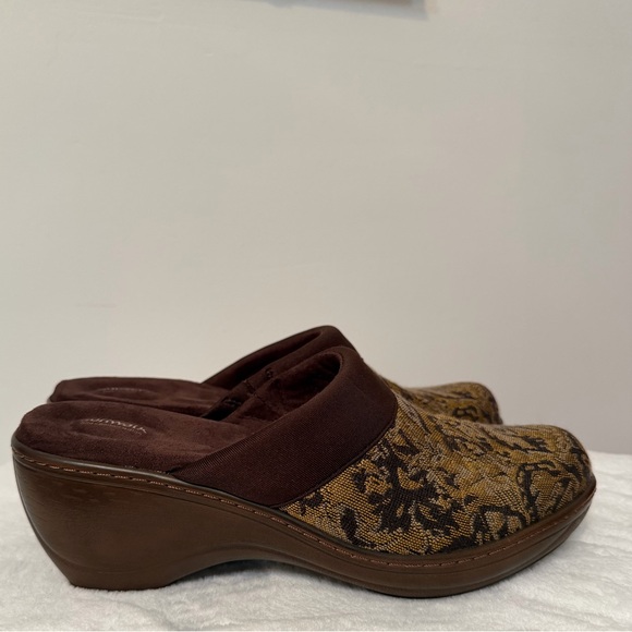 SoftWalk Size 9 Brown and Gold Patterned Mules - Picture 6 of 11